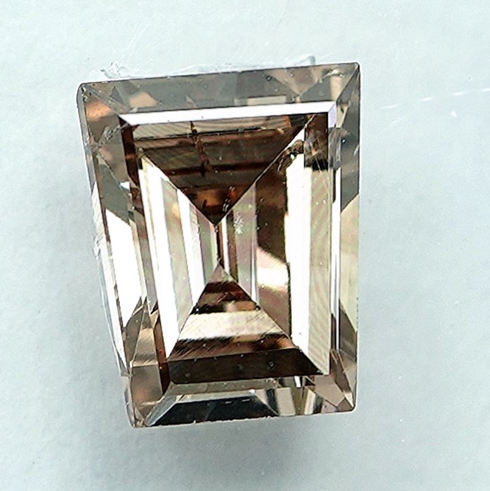 Diamant - 0.90 ct - Trapeze Step Cut - X-Y, Light Brownish Yellow - SI2