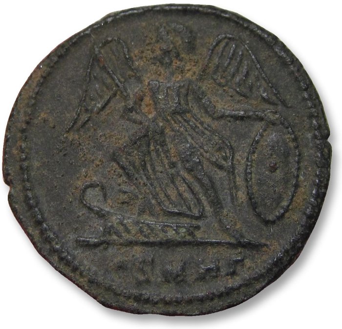 Imperio romano. Constantino I (306-337 e. c.). Follis Heracalea mint, 3rd officina circa 330-333 A.D. - mintmark •SMHΓ -