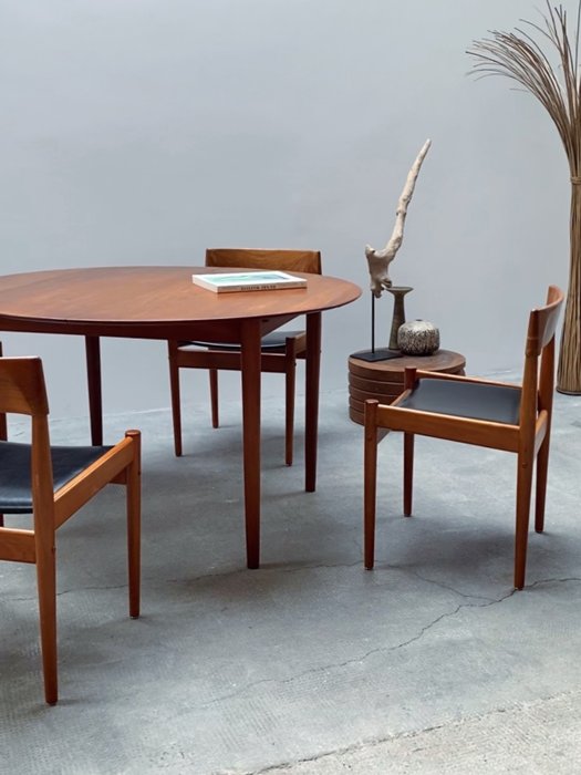 Poul Jeppesen Møbelfabrik - Grete Jalk - Table à manger (5) - Table à manger et 4 chaises - Cuir, Teck