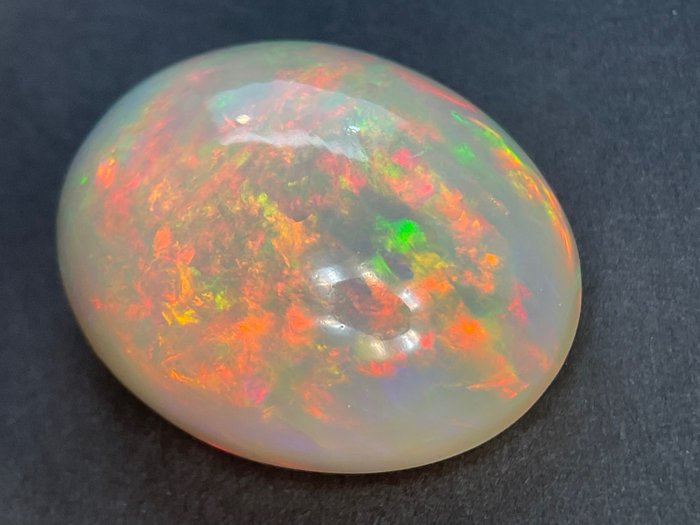 *Pas de réserve* jaune verdâtre (grisâtre) + Jeu de couleurs (vives) Opale de cristal - 13.79 ct