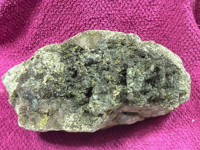 斜磷钙铁矿 大件，重量 4,769 公斤 - 高度: 30 cm - 宽度: 15 cm- 4.77 kg - (1)