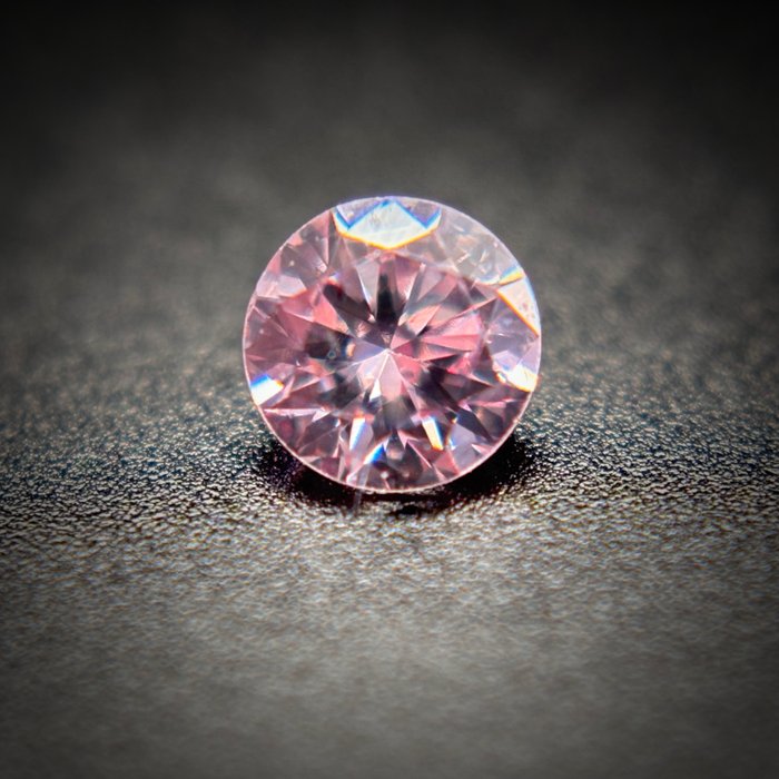 1 pcs Diament - 0.10 ct - okrągły - fantazyjny purpurowawo-różowy - SI1 (z nieznacznymi inkluzjami)