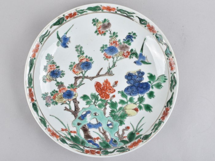 Plato - decorated in the famille verte palette - Porcelana