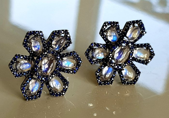 Earrings - 18 kt. White gold -  19.29 tw. Mixed gemstones - Sapphire 