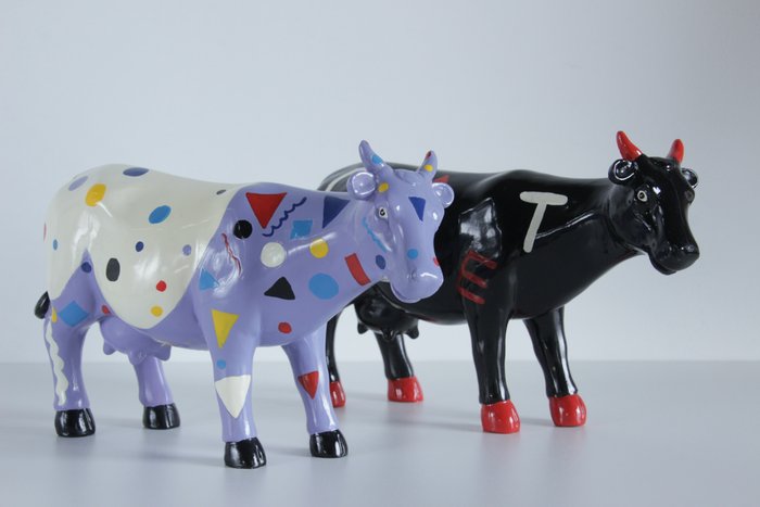 Figurine - Koeien in de stijl van Cowparade - 26 cm -  (2) - Résine/Polyester