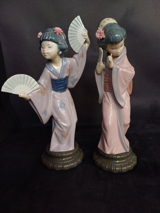 Lladró - Statue - "Giapponesina con ventagli" y "Timida Japonesa"  (2) - Porselen