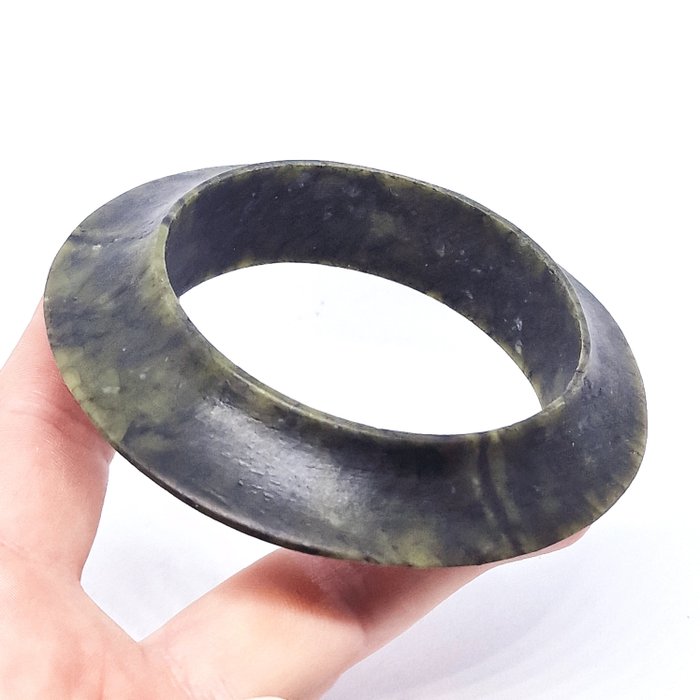 Siamese Lopburi Donkere mosgroene jade Ronde gebogen armband – 96 mm