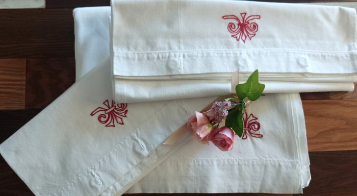  (4) Für das Prinzessinnenbett – Hochwertiges Bettlaken aus der Zeit der Großeltern mit Handstickerei - Bettlaken