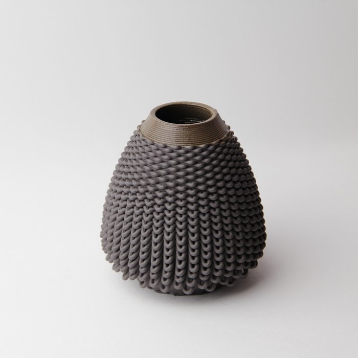 Lea Studios Ionela Bellato - Vase -  Skulpturale Echos Stachelschwein  - Steinzeug