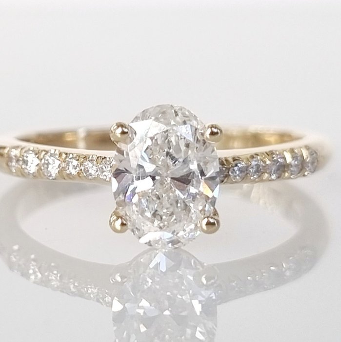 订婚戒指 钻石