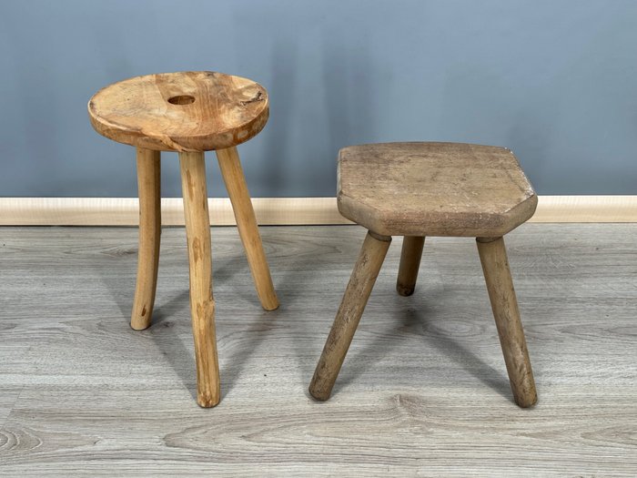 凳子 - 木, 两个挤奶凳、植物桌、三脚凳