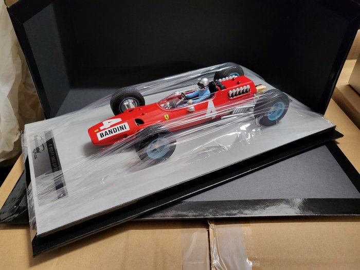 Tecnomodel 1:18 - Machetă mașină de curse - Ferrari 512 F1 SEFAC GP Monza 1965 Bandini w/pilot figure - TMD18-98A