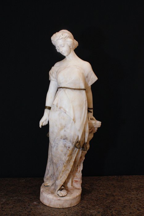 Probabile Giuseppe Gambogi (1862-1938) - Άγαλμα, Grande figura di Fanciulla Liberty - 82 cm - Αλαβάστρο