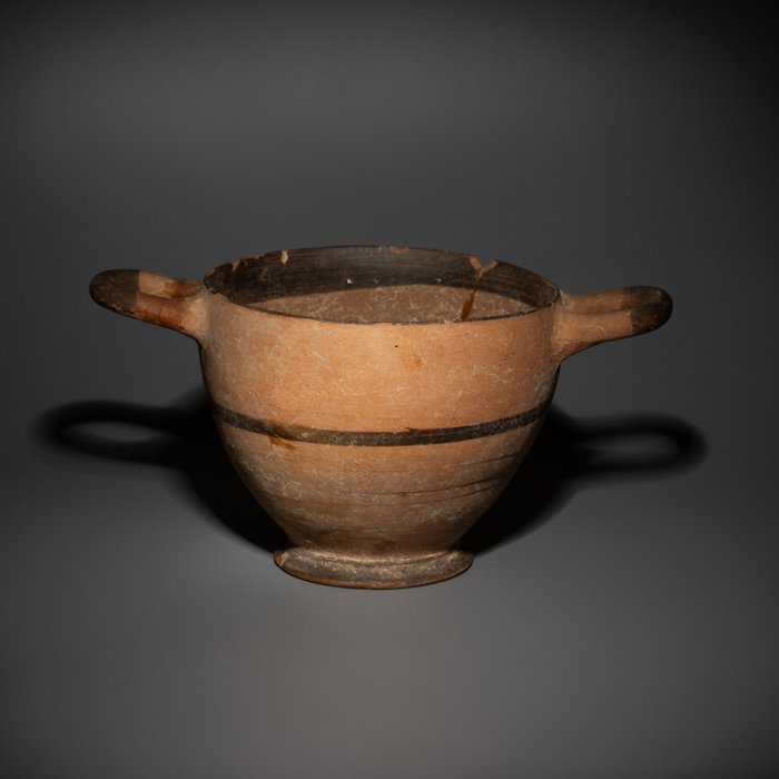 Corinthian, antik grekiska Keramik Skyphos. 600-talet f.Kr. 8,5 cm Höjd.