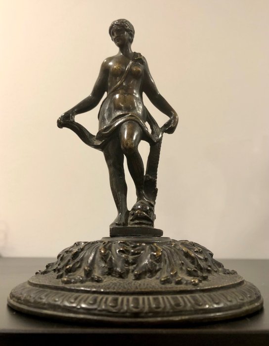 Figur - la dea Venere con un delfino - Bronze