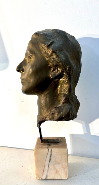 Firmata Ezio Garilli (XX) - 雕塑, Figura femminile - 44 cm - 黄铜色 - 1960