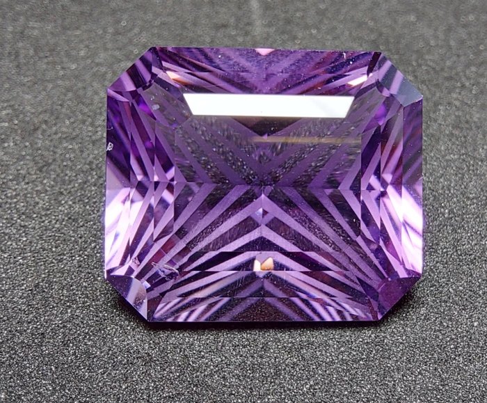 紫水晶  - 15.92 ct - 西班牙宝石学院（IGE）