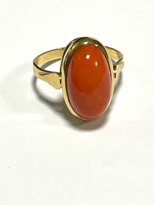 Ring - 18 kt. Yellow gold Coral 
