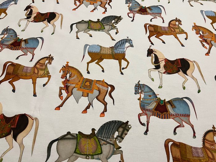 Stof met digitale print met rennende Arabische paarden, - 3,00 x 2,80 METER - Meubelstof