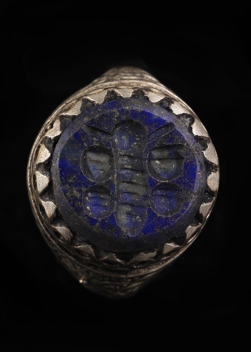 奧斯曼帝國 銀金屬 青金石凹雕昆蟲戒指  (沒有保留價)