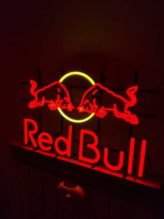 red bull - Világító jel (1) - Műanyag, Vas (öntött/kovácsolt)