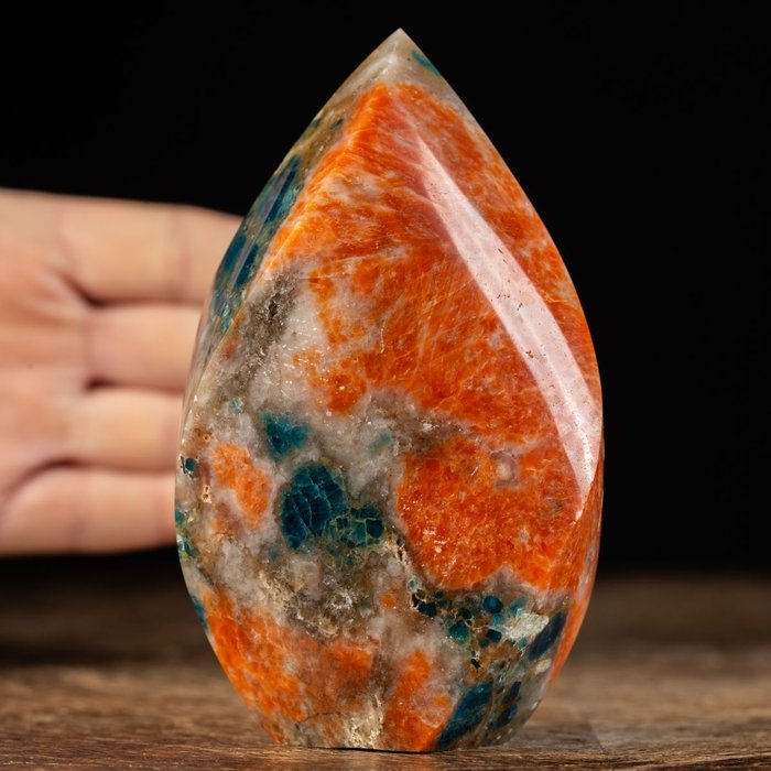 Rzadkie połączenie minerałów Pomarańczowy kalcyt - Niebieski apatyt - Płomień - Wysokość: 124 mm - Szerokość: 73 mm- 533 g