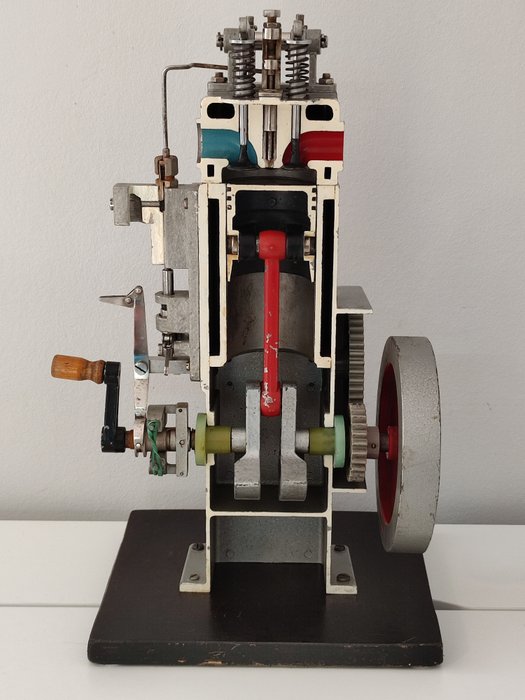 Educational model 4-stroke diesel engine - Materiale didactice (1) - Otel, bachelita, lemn, aluminiu - 1960-1970