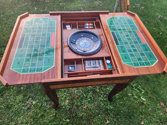 Games table - Wood