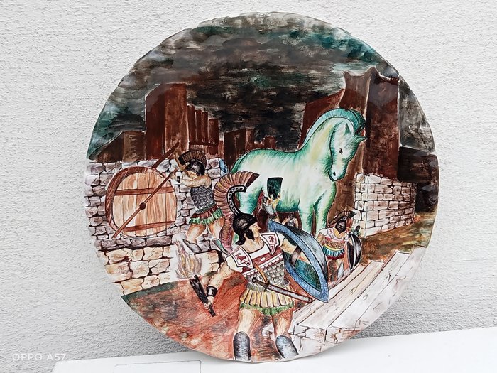 Schale - Gualdo Tadino – „Griechische Soldaten verlassen das Trojanische Pferd“ – handgemalt auf Keramik,