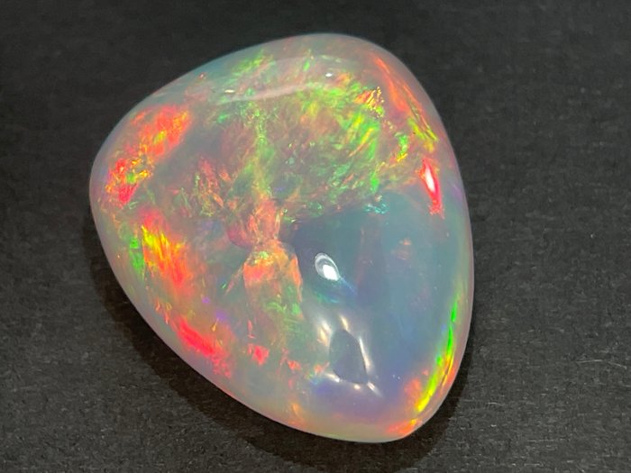white + Play of Colors (Vivid) Crystal opal - 8.11 ct