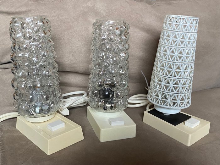 Richard Essig - Tischlampe (3) - Kunststoff / Glas / Bubbleglas