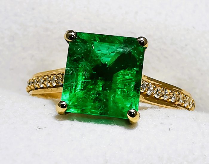 Ring - 18 kt. Yellow gold, Colombia 2.04ct Emerald - Colombia - Diamond 