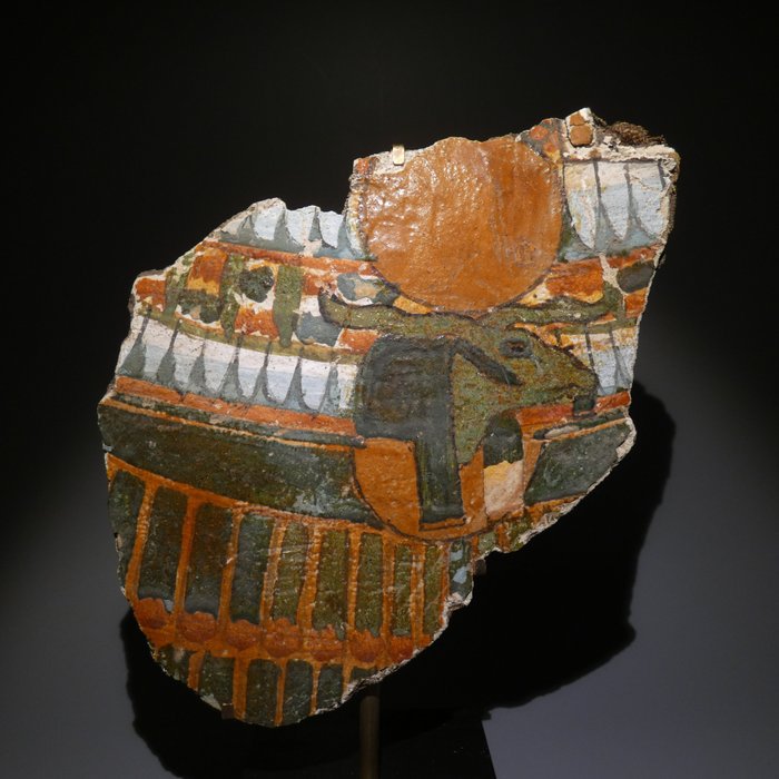古埃及 木乃伊的紙箱碎片，上面有長翅膀的庫努姆神。 22.5 公分高。舊出處。