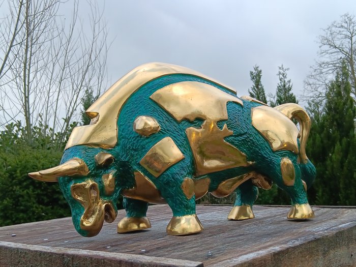 Statue, green bull - 30 cm - Bronze