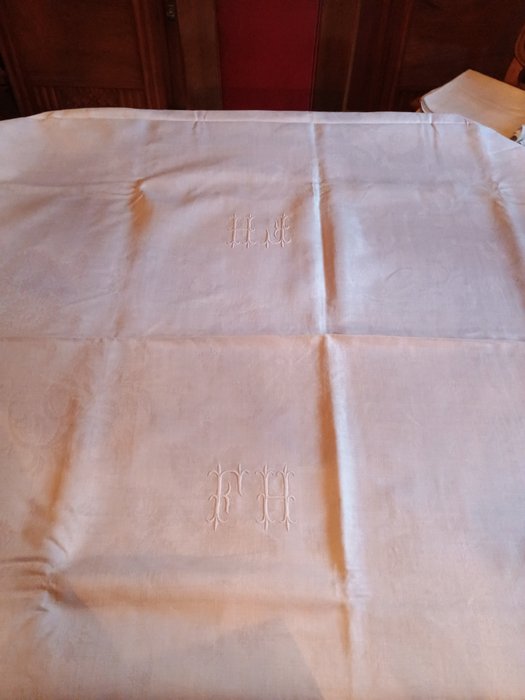 Tablecloth - 222 cm - 217 cm