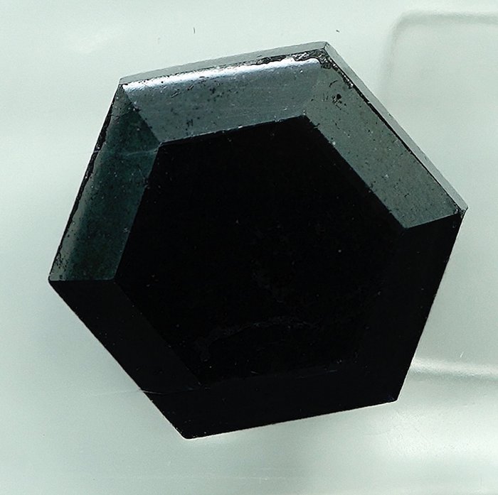 Diamant - 6.08 ct - Sekskant, trinskåret - Black - N/A
