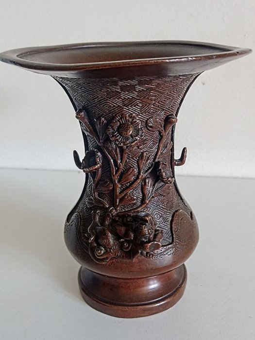 自然主义装饰的喇叭形花瓶 - 黄铜色 - 日本 - Meiji period (1868-1912)