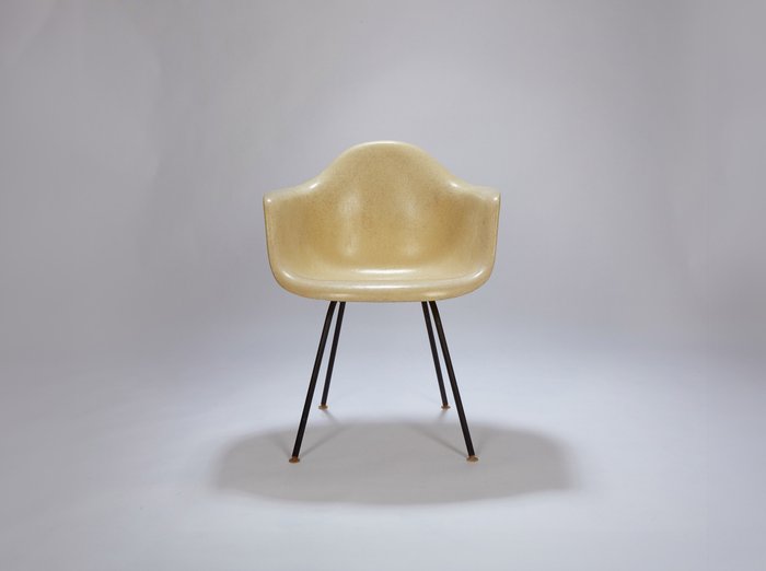 Herman Miller - Charles & Ray Eames - 椅子 (1) - DAX 扶手椅 Herman Miller - 玻璃钢