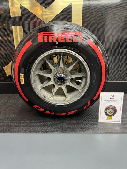 带完整车轮车胎 - Ferrari - 2018 tyre complete on wheel F1