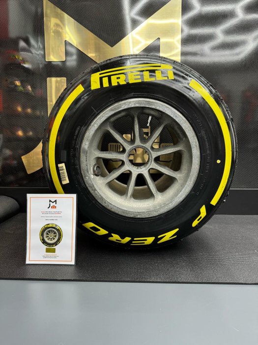 Komplettes Rad mit Reifen - Ferrari - Tyre complete on wheel
