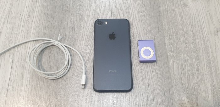 Apple iPhone 7 + iPod - iPhone