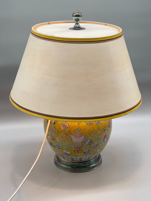 Table lamp (1) - Table lamp in China Art Deco style - Porcelain