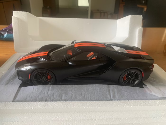 GT Spirit 1:18 - 1 - 模型車 - FORD GT - Matte Black w/Competition Orange Stripe - 最高時速1:18