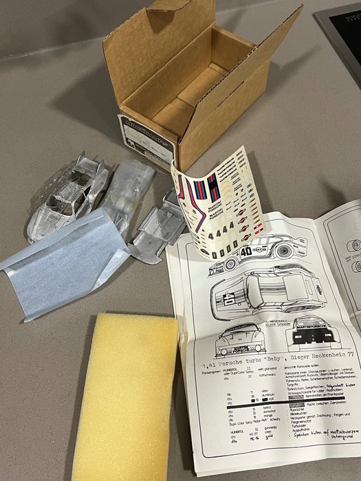 MiniChamps 1:43 - Model car - Porsche 935 - Kit for assembly
