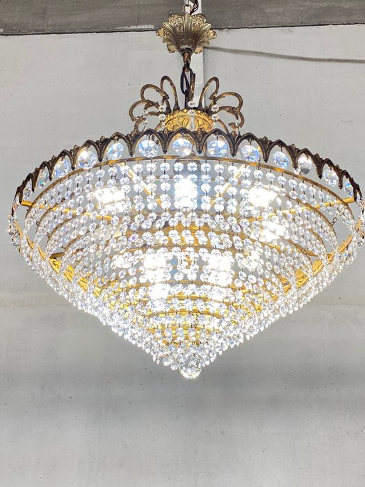 Ljuskrona - stor lampa med kristallstrass och massiv brons - Kristall