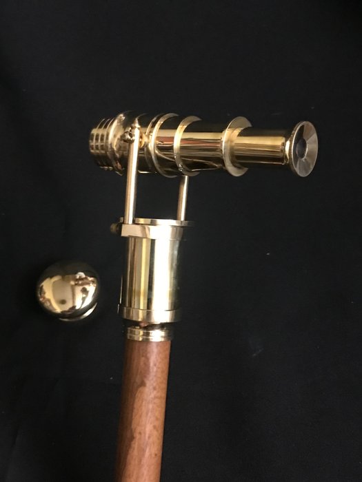 手杖 - 令人惊叹的海军望远镜、海军手杖。手柄采用航海望远镜设计， - 镀金黄铜和棕色木材