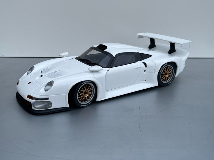 UT 1:18 - 1 - Modell racerbil - Porsche 911 GT1 Plain Body