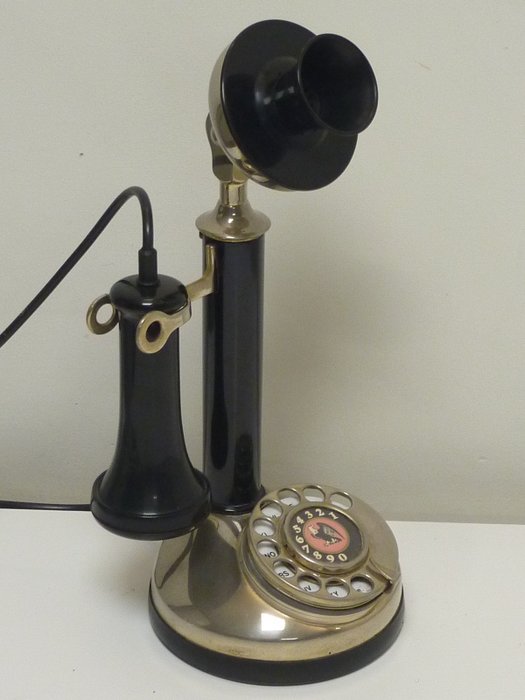 Analoges Telefon - Retro-Kerzentelefon, Modell 1920er Jahre – Metallgehäuse/Messing, Bakelit-Ohrhörer