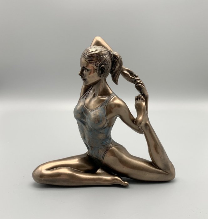 Statuette, Body Talk - zittende turnster - bronskleurig - 13 cm - Harz
