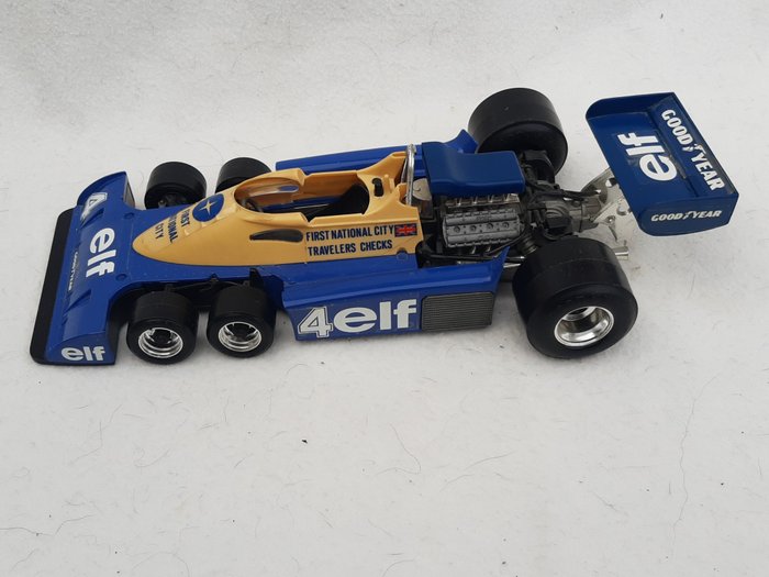 Burago F-1 series 1:14 - 1 - Model race car - Tyrrell ( uitvoering: First National Travelers Checks )